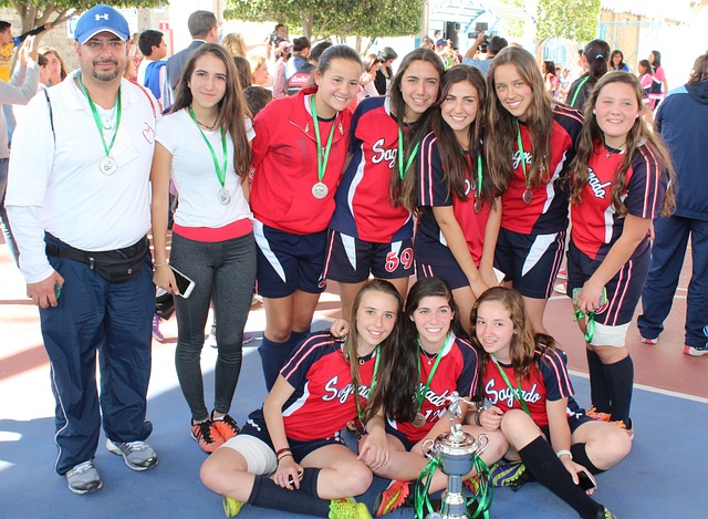 场上不但拥 场上不但拥